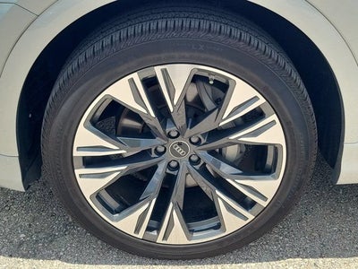 2024 Audi Q8 55 Premium Plus