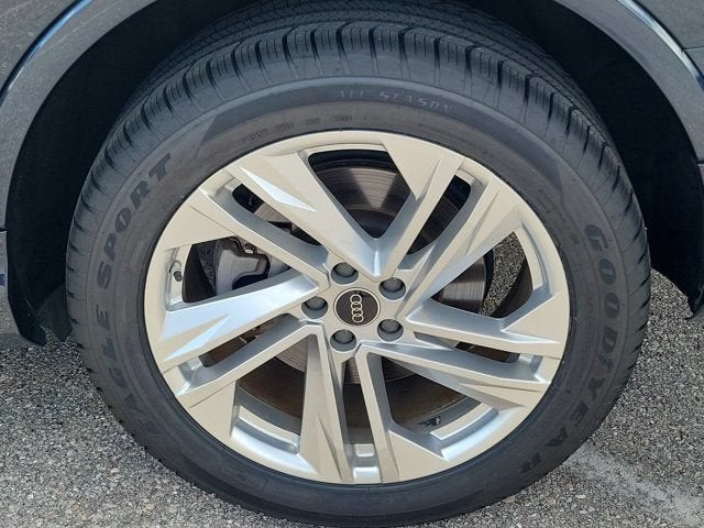 2023 Audi Q7 45 Premium Plus