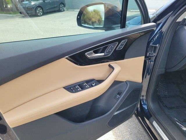 2023 Audi Q7 45 Premium Plus