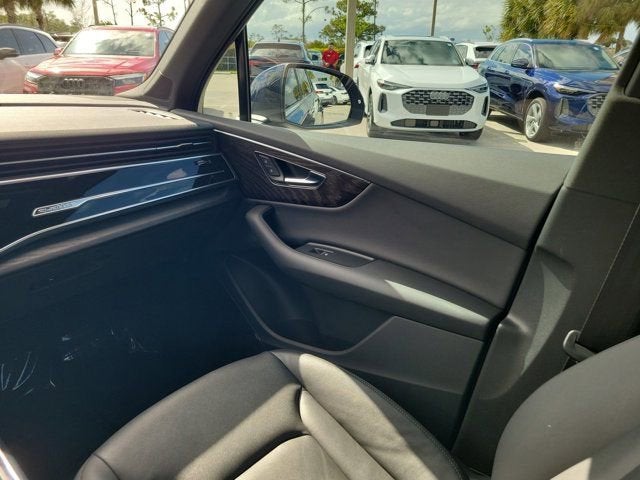 2022 Audi Q7 45 Premium Plus