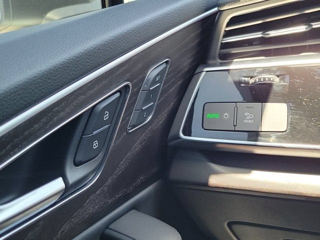 2023 Audi Q7 55 Premium Plus