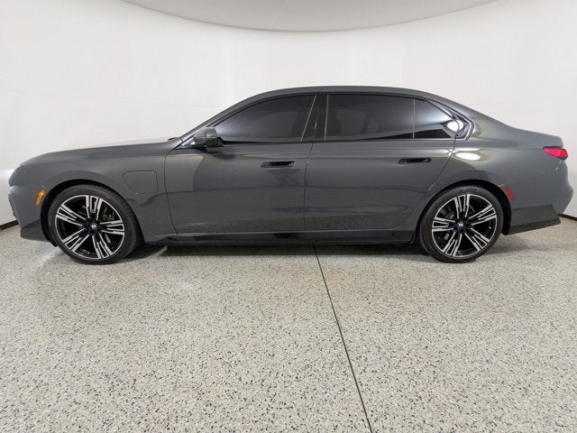 2024 BMW 7 Series 750e xDrive Plug-In Hybrid