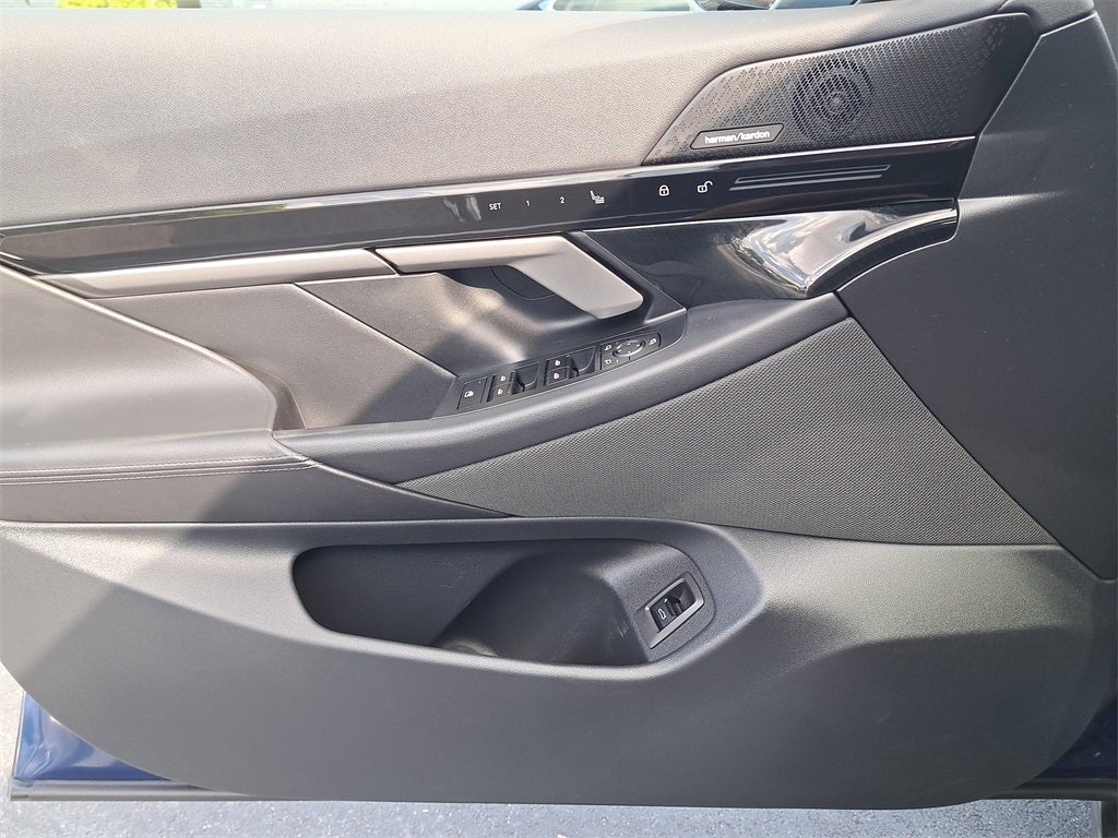 2025 BMW 5 Series 530i