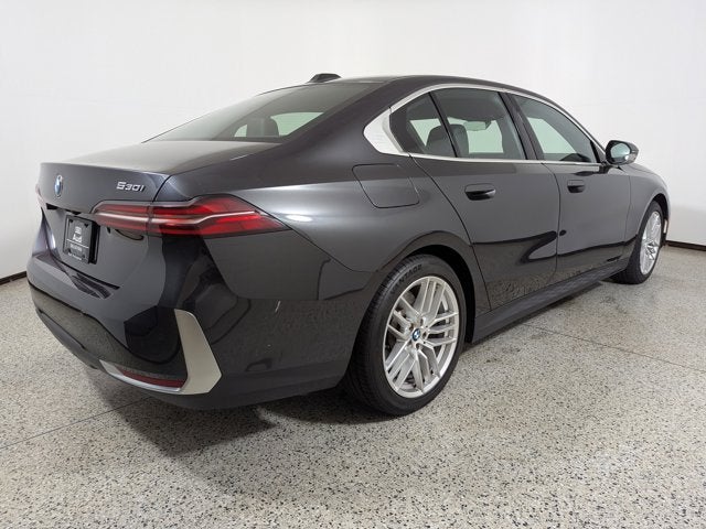 2025 BMW 5 Series 530i Sedan
