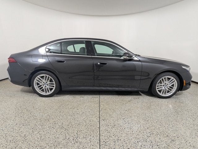 2025 BMW 5 Series 530i Sedan