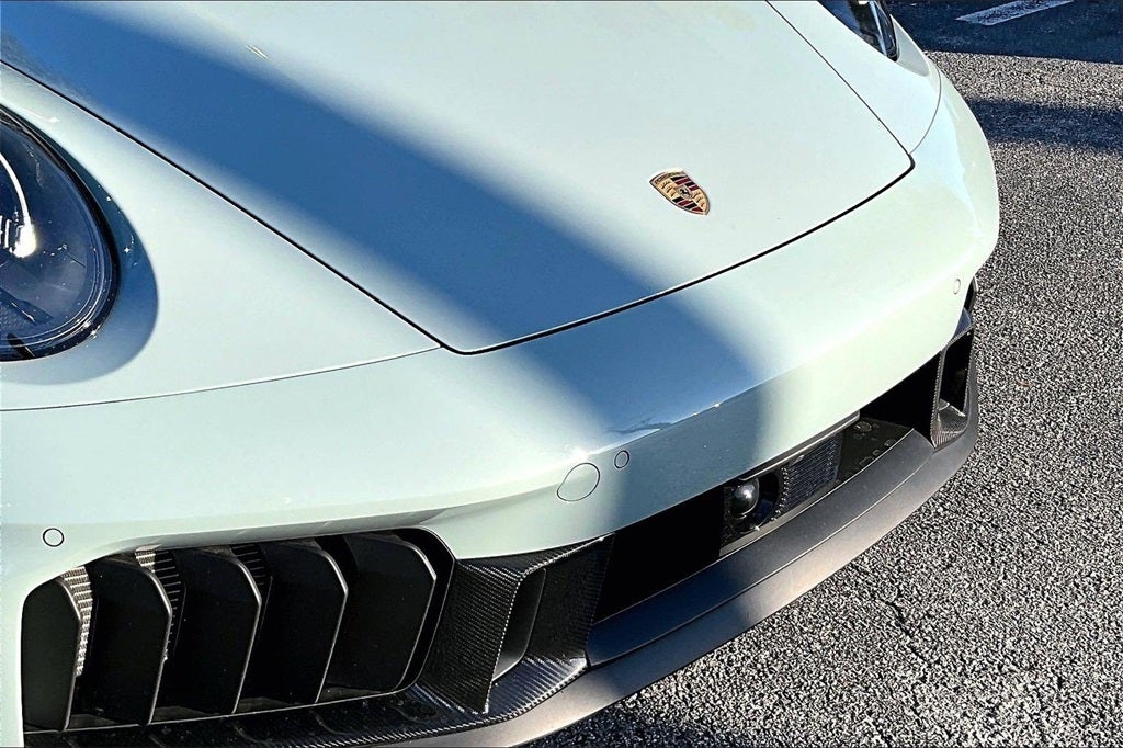 2025 Porsche 911 Carrera 4 GTS