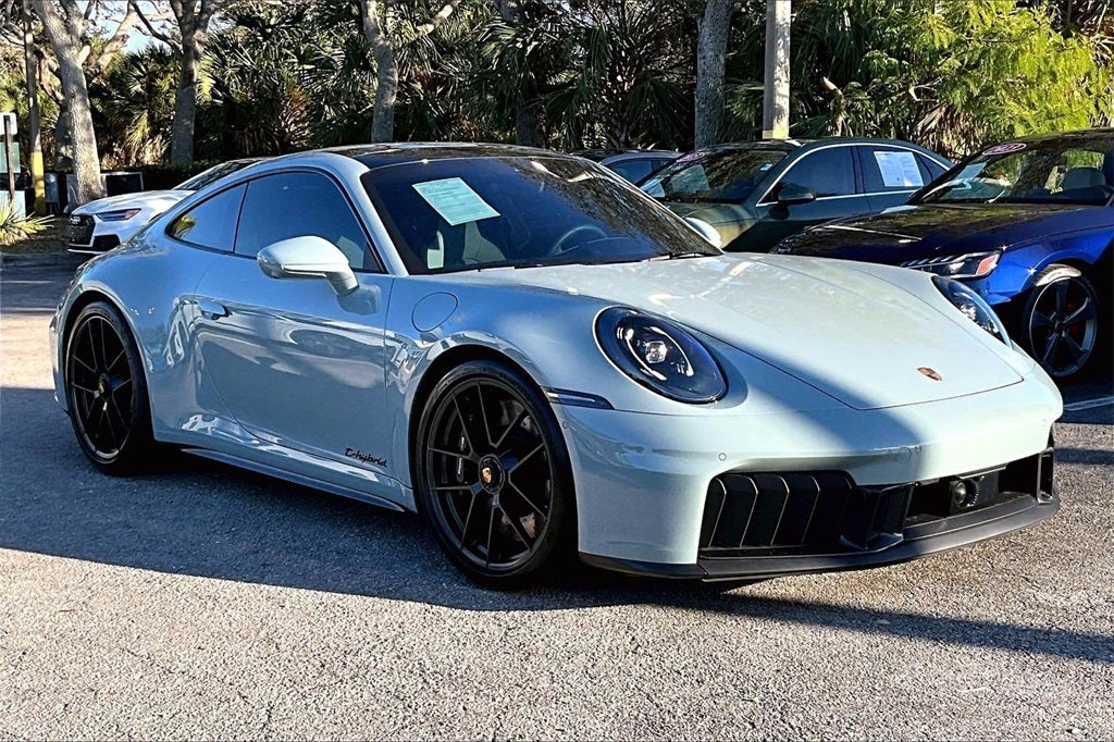 2025 Porsche 911 Carrera 4 GTS
