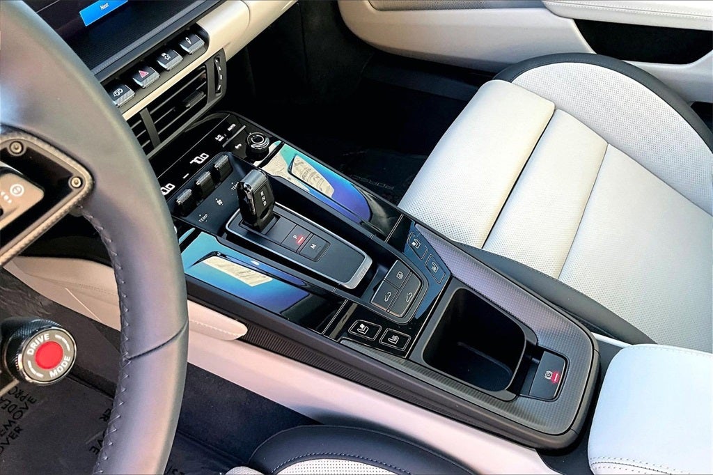 2025 Porsche 911 Carrera 4 GTS