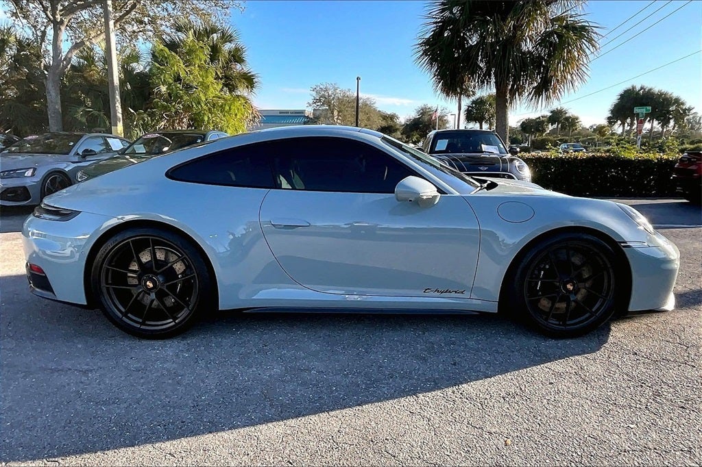 2025 Porsche 911 Carrera 4 GTS