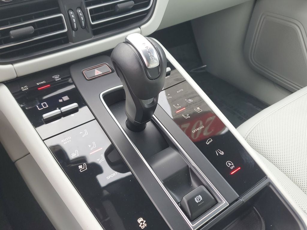 2023 Porsche Macan Base