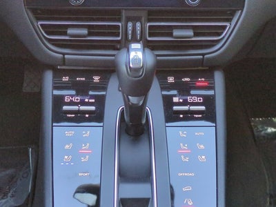 2024 Porsche Macan Base