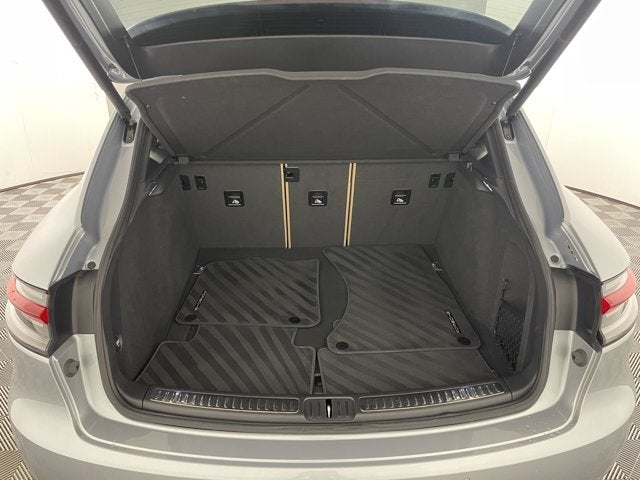 2021 Porsche Macan Base