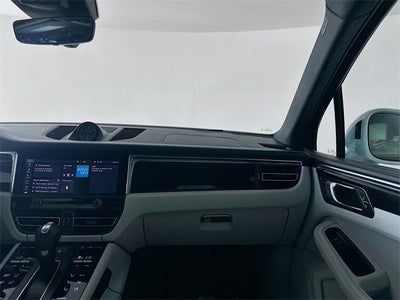 2023 Porsche Macan Base