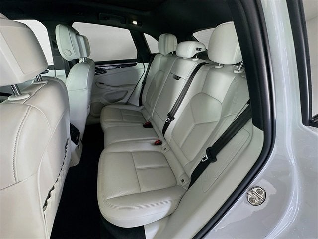 2023 Porsche Macan Base