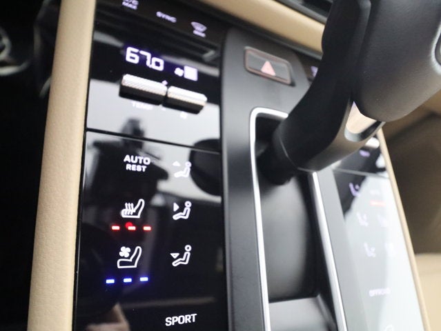 2023 Porsche Macan Base