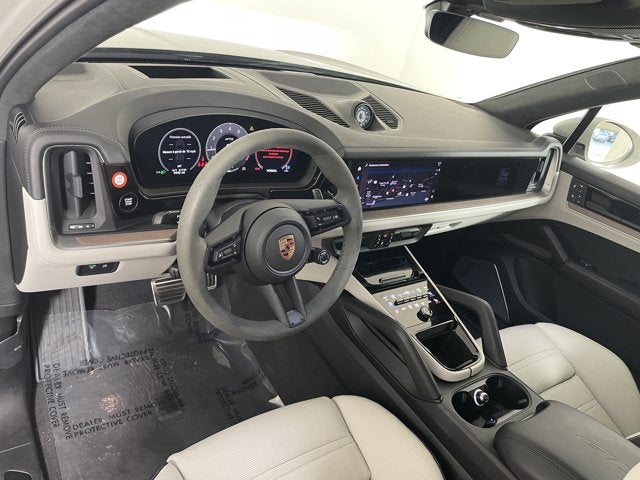 2025 Porsche Cayenne GTS