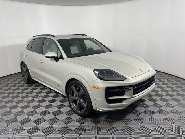 2025 Porsche Cayenne GTS