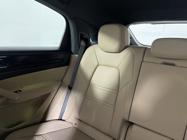 2023 Porsche Cayenne Platinum Edition