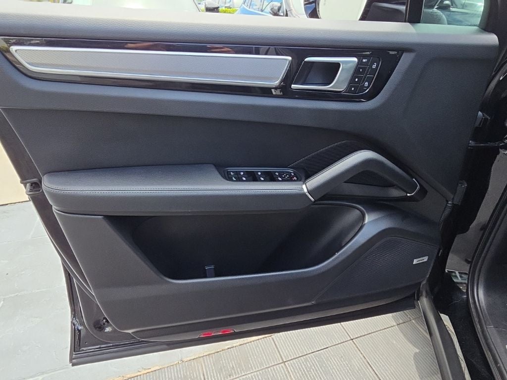 2023 Porsche Cayenne Platinum Edition