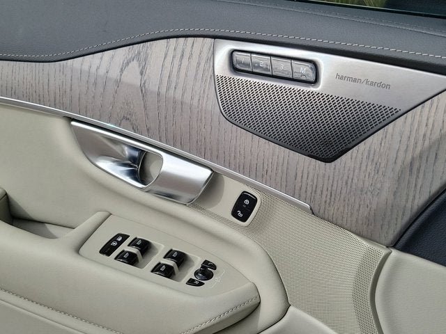 2025 Volvo XC90 B6 Ultra