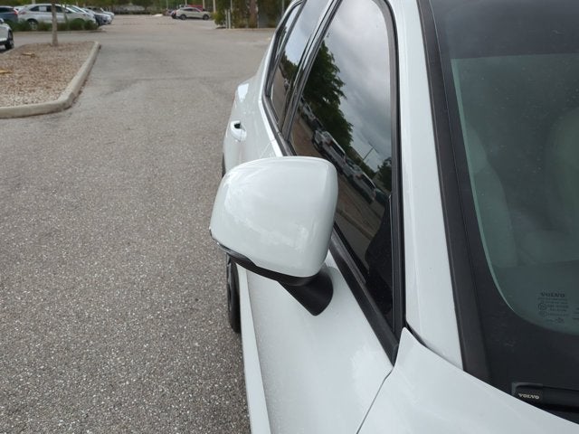 2019 Volvo XC40 Momentum