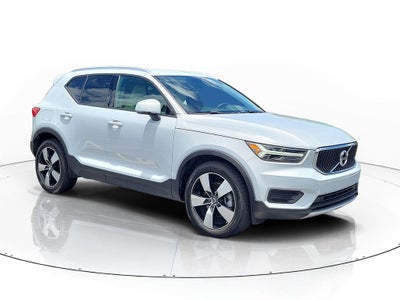 2020 Volvo XC40 Momentum