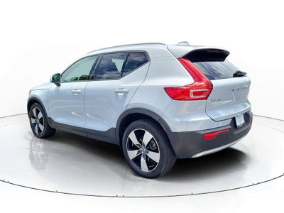 2020 Volvo XC40 Momentum