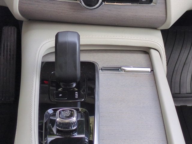 2024 Volvo XC90 Recharge Plug-In Hybrid Plus Bright Theme