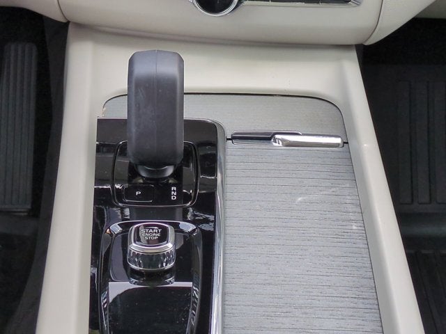 2024 Volvo XC60 Recharge Plug-In Hybrid Plus Dark Theme