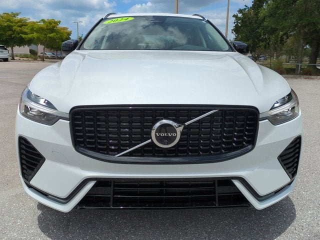 2024 Volvo XC60 Recharge Plug-In Hybrid Plus Dark Theme