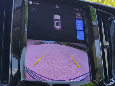2023 Volvo XC60 Recharge Plug-In Hybrid Core Bright Theme