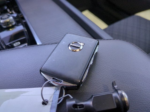 2023 Volvo XC60 Recharge Plug-In Hybrid Core Bright Theme