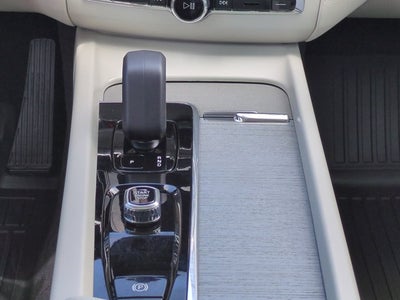 2025 Volvo XC60 Plug-In Hybrid Plus