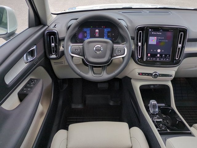 2023 Volvo XC40 Plus Bright Theme