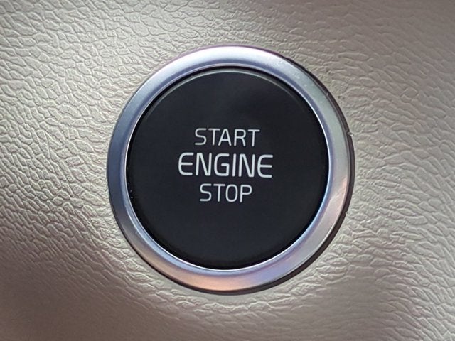 2023 Volvo XC40 Plus Bright Theme