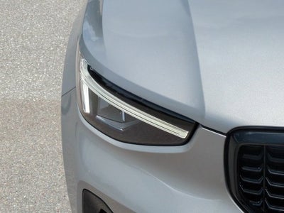 2023 Volvo XC40 Plus Dark Theme