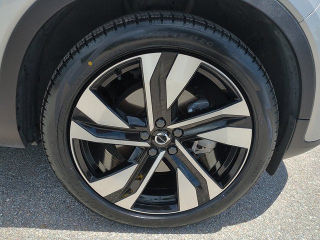 2023 Volvo XC40 Plus Dark Theme