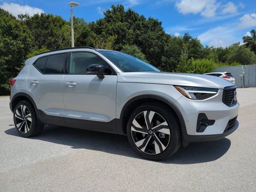 2023 Volvo XC40 Plus Dark Theme
