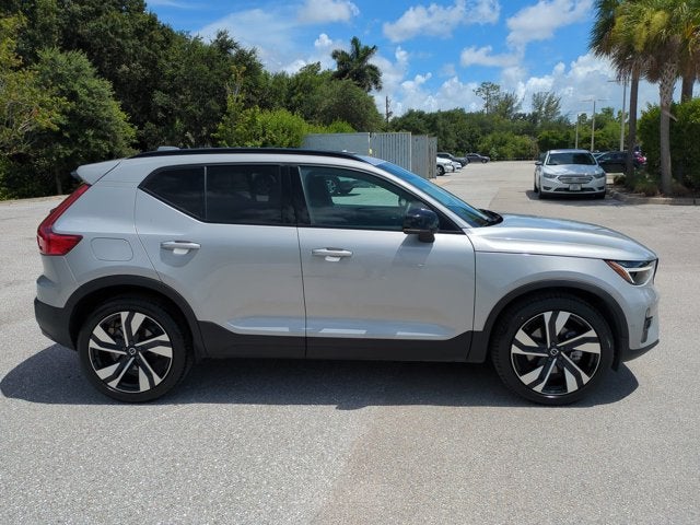 2023 Volvo XC40 Plus Dark Theme