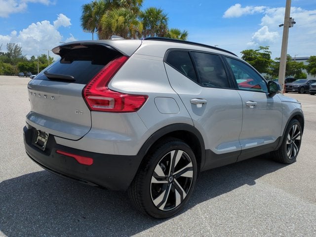 2023 Volvo XC40 Plus Dark Theme