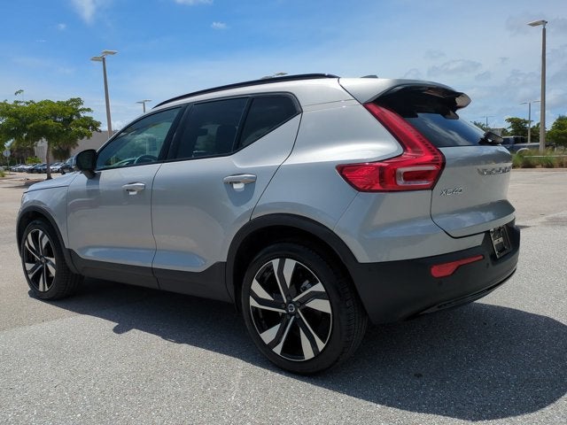 2023 Volvo XC40 Plus Dark Theme