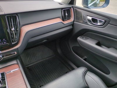 2023 Volvo XC60 Ultimate Bright Theme