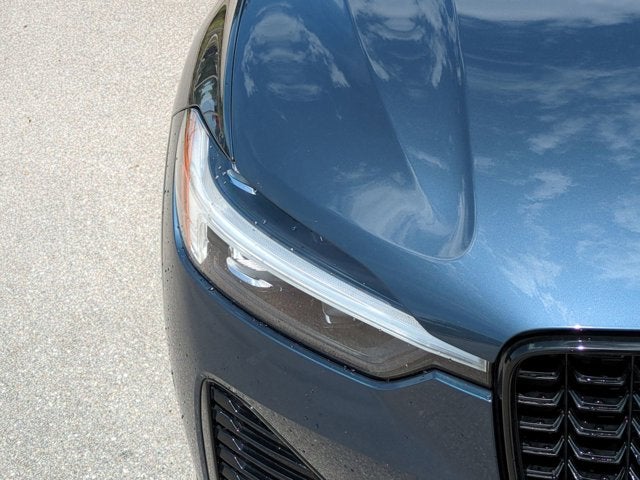 2023 Volvo XC60 Plus Dark Theme