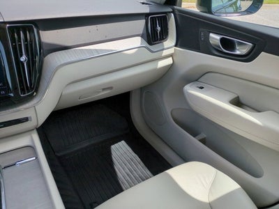 2023 Volvo XC60 Plus Dark Theme