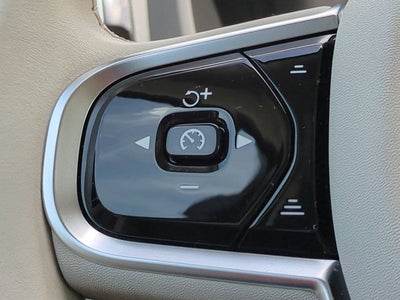 2023 Volvo XC60 Plus Dark Theme