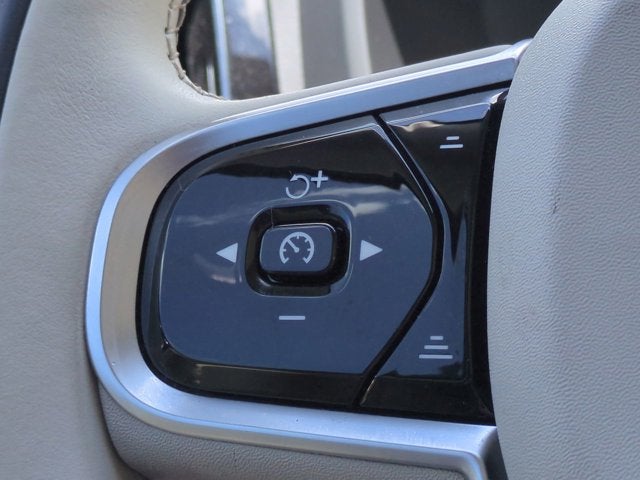 2023 Volvo XC60 Ultimate Bright Theme