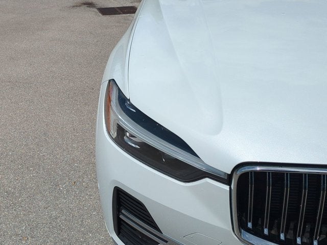 2023 Volvo XC60 Plus Bright Theme