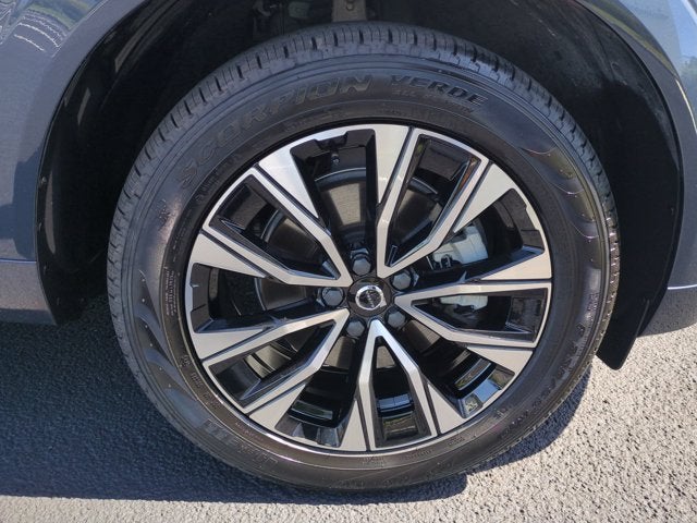 2024 Volvo XC60 Core Dark Theme
