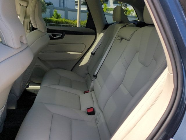 2024 Volvo XC60 Core Dark Theme