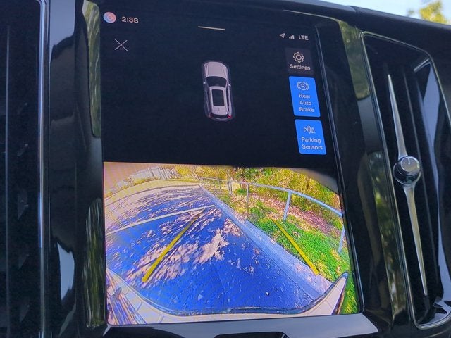 2024 Volvo XC60 Core Dark Theme